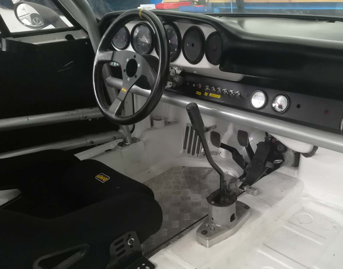 KAA Racing Porsche 911 Martini interni noleggio gara assistenza trasporto