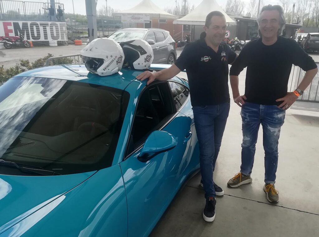 Kaaracing sessione di guida in pista su Porsche