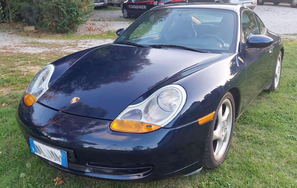 Vista laterale anteriore Porsche 996 Carrera 2 prima serie