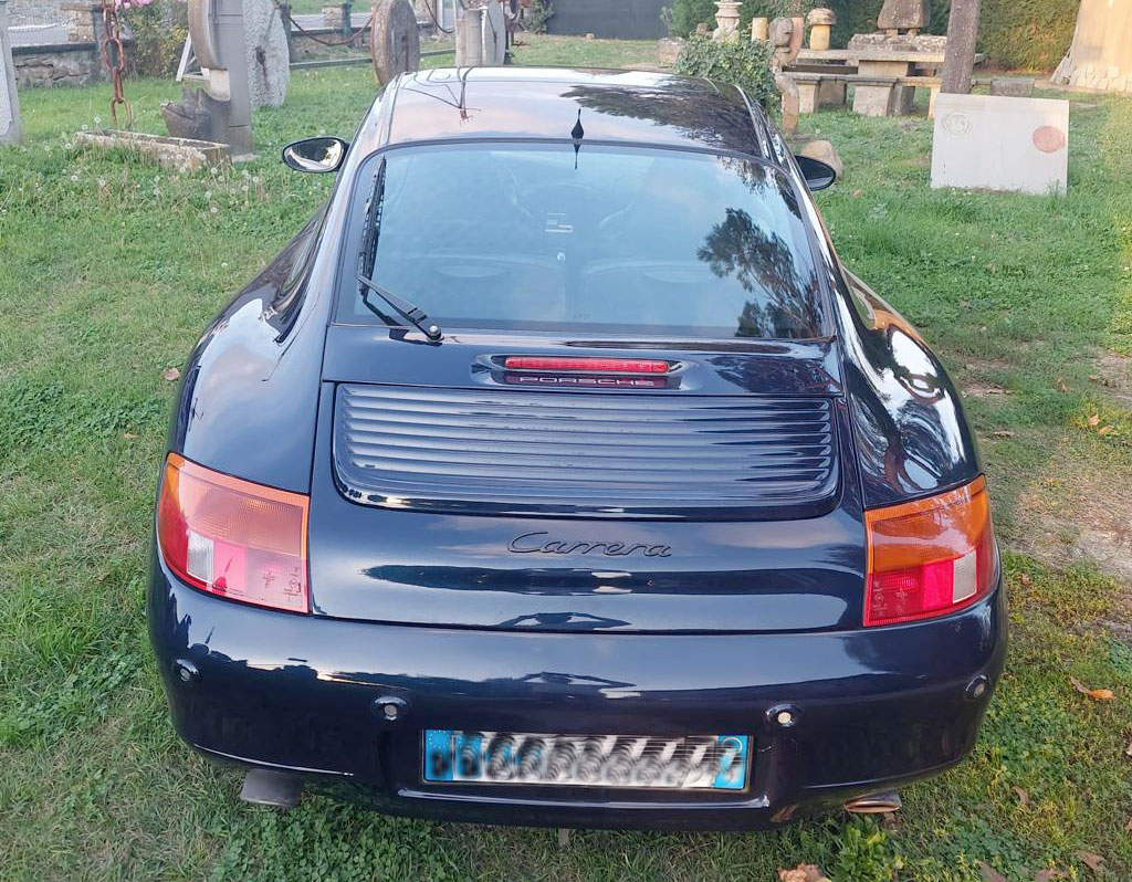 Vista posteriore Porsche 996 Carrera 2 prima serie